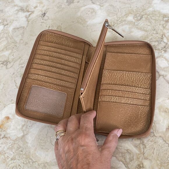 Matt & Nat Large Central Zip Around Vegan Wallet - Picture 10 of 13